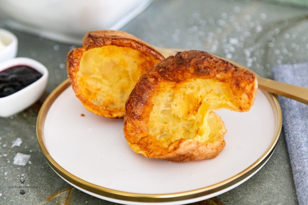 Pao de queijo plated